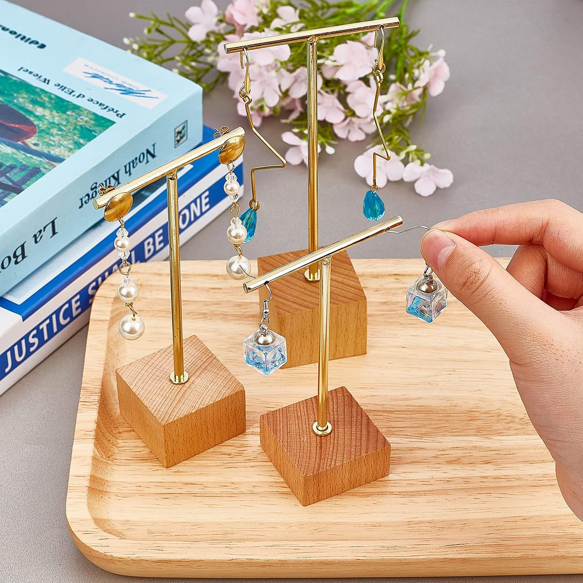 FINGERINSPIRE 3 Pcs Gold Metal T Bar Earring Display Stand 6.3/5.5/4.5 Inch Height Jewelry Stand with Wooden Square Base Earring Hanging Holders Jewelry Organizer for Store Retail Photography Props